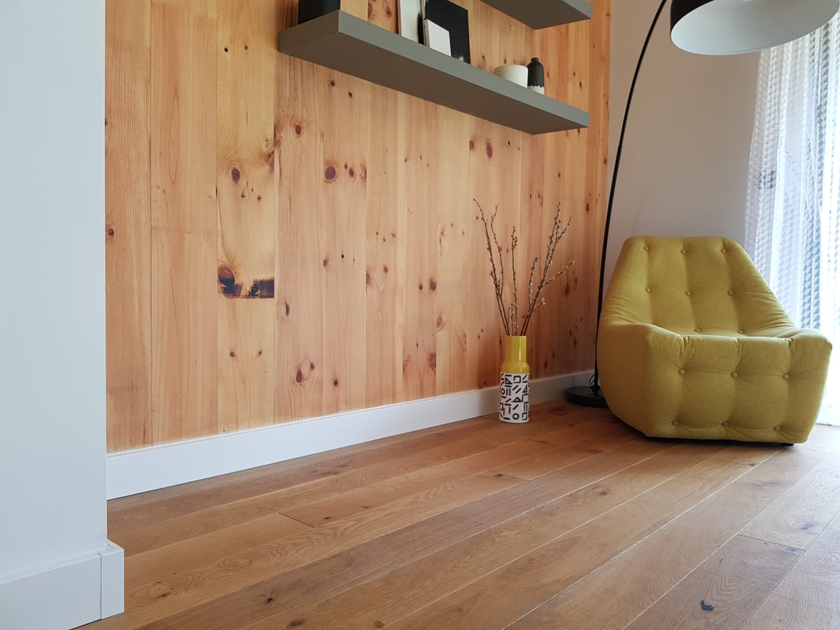 ThermaSkirt Deco profile in a traditional dining room